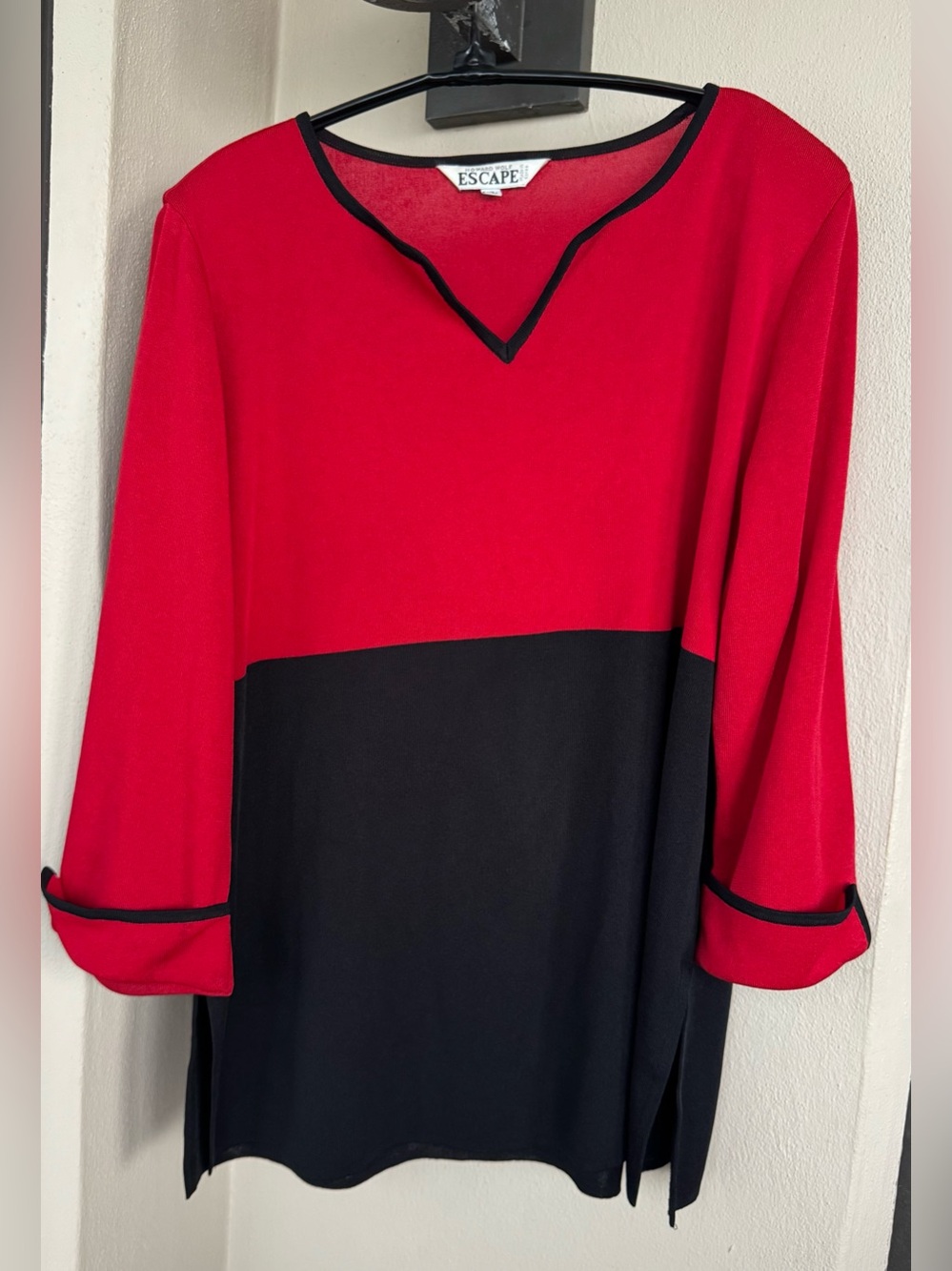 Escape Howard Wolf Women Tunic Red/Black Colorblock V-Neck 3/4 Sleeve Knit XL